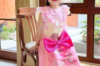 [🆕🇻🇳]  KidStyle.com.vn – Xưởng sỉ quần áo trẻ em 🧑‍🧒❤️️👶⭐️ M1749 Hàng mới Áo Dài Mickey xịn – Đang về ạ- trả sau 2 tuần
Bên em sx rất lâu mới trả hàng do may cẩn thận và rất đẹp
Quan trọng là Sofia sẽ qua mẫu – vào , shares-0✔️ , likes-2❤️️ , date-2023-10-03 14:27:14🇻🇳🇻🇳🇻🇳📰🆕