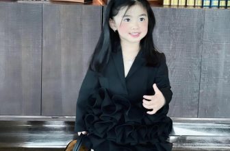 [🆕🇻🇳] HollaBaby – Thiết kế cho bé 🧑‍🧒❤️️👶⭐️ 𝐃𝐚̆𝐦 𝐛𝐚 𝐜𝐚̂𝐲 𝐤𝐞̣𝐨 𝐦𝐮́𝐭
𝐒𝐚𝐨 𝐜𝐮𝐨̂́𝐧 𝐡𝐮́𝐭 𝐛𝐚̆̀𝐧𝐠 𝐛𝐞́ 𝐲𝐞̂𝐮
—————————————————————
Váy Swan – Thiên nga chứ danh
Bé mặ , shares-1✔️ , likes-21❤️️ , date-2023-12-19 09:28:26🇻🇳🇻🇳🇻🇳📰🆕