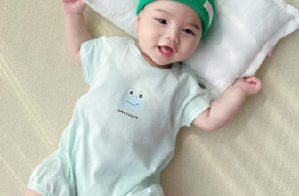 [🆕🇻🇳] Bé Bé Bồng Bông – Clothing for kids 🧑‍🧒❤️️👶⭐️ Body thun lạnh cao cấp cho bé
Size từ 3kg – 12kg Giá 4 bộ chỉ 179.000đ Cam kết hàng chất lượng cao Không mềm mát mẹ trả hàng không mất một đồng tiền ship  , shares-0✔️ , likes-5❤️️ , date-2024-04-17 22:57:36🇻🇳🇻🇳🇻🇳📰🆕