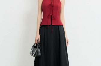 [🆕🇻🇳] CALEB 👕 Top1Fashion 👗
Gợi ý oufit hẹn hò cuối tuần cho cô nàng có tâm hồn tinh tế, lãng mạn  𝐀𝐥𝐚𝐧𝐢 𝐓𝐨𝐩 phiên bản màu đỏ khiến tone da trắng sáng nổi bật & 𝐂𝐚𝐥𝐞𝐲 𝐒𝐤𝐢𝐫𝐭 màu đ , shares-0✔️ , likes-4❤️️ , date-2024-05-10 14:14:05🇻🇳🇻🇳🇻🇳📰🆕