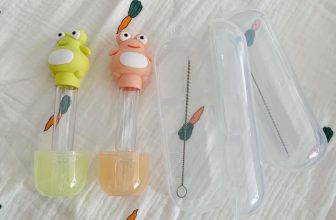 [🆕🇻🇳]  MẸ BEER- Phụ kiện cho bé 🧑‍🧒❤️️👶⭐️ Dụng cụ bón cho bé uống thuốc hình ếch chống sặc, có đầu silicon mềm mại, tặng kèm hộp đựng và cọ ống
# giá 35k
* THÔNG TIN SẢN PHẨM:
– Chất liệu: silicon  , shares-0✔️ , likes-3❤️️ , date-2024-05-27 01:49:11🇻🇳🇻🇳🇻🇳📰🆕