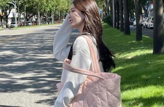 [🆕🇻🇳]  Voi Béo Store – Quần áo trẻ em xuất khẩu, xuất dư, hàng thiết kế cho bé 🧑‍🧒❤️️👶⭐️ Nay e chốt mã túi này rùi nhe chị nào chưa đặt tranh thủ ord thêm charm móc khoá choa xinh
Siu xinh basic đựng đc cực nhìu đồ luôn ạa  #159kk hoy
Kt: 42 , shares-0✔️ , likes-0❤️️ , date-2024-06-30 20:14:13🇻🇳🇻🇳🇻🇳📰🆕