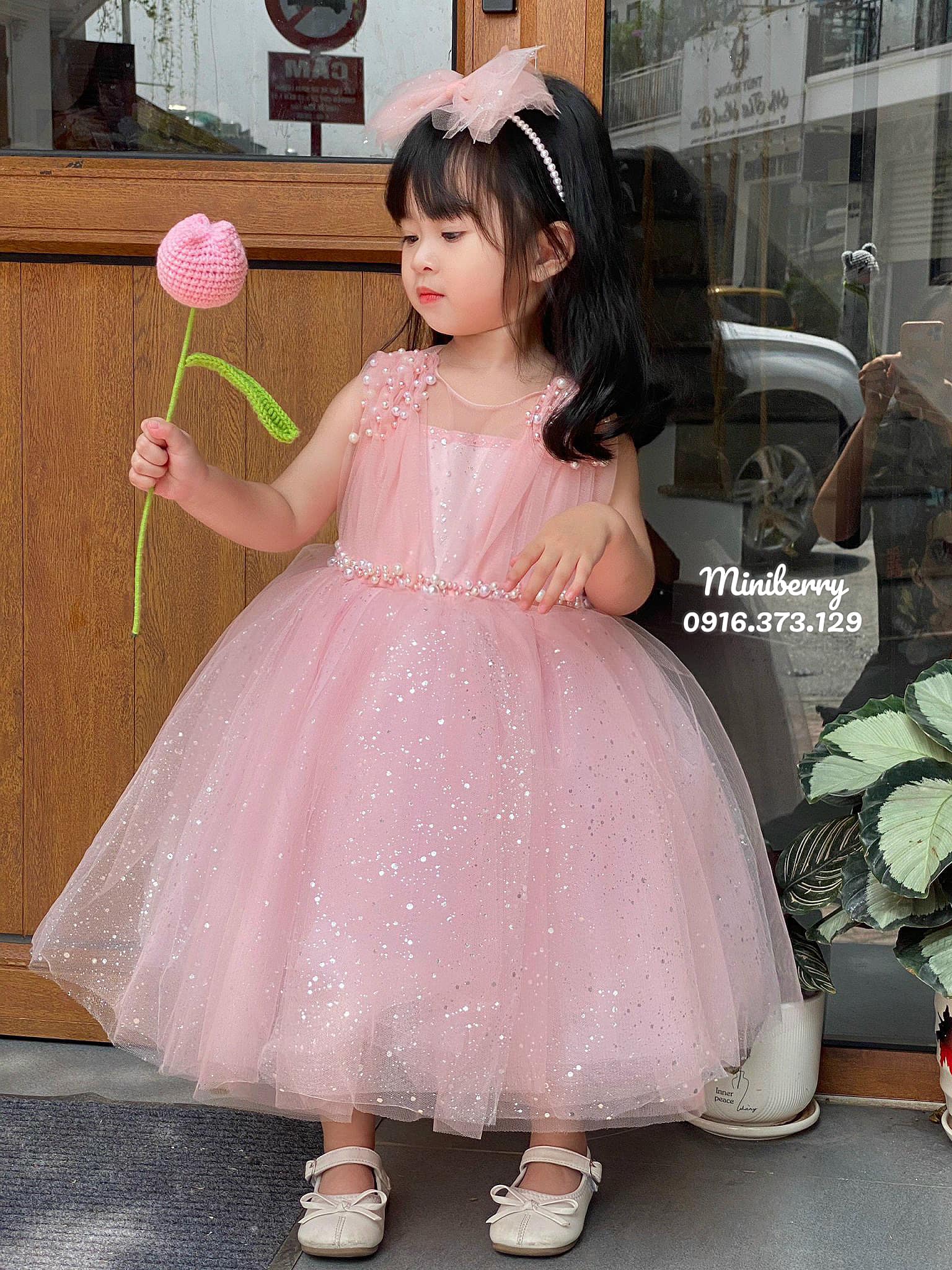 [🆕🇻🇳]  Váy Công Chúa – Miniberry  – Váy công chúa thiết kế chất liệu cao cấp, mềm mại cho bé gái 🧑‍🧒❤️️👶⭐️ Mẫu váy voan mềm mại mặc lên bồng bềnh nhưng vẫn nhẹ tênh phù hợp mặc thời tiết mùa hè ạ—————————
CAM KẾT ẢNH THẬT DO SHOP TỰ CHỤP
• Hotline : 0916.373.1 , shares-0✔️ , likes-2❤️️ , date-2024-07-18 14:28:10🇻🇳🇻🇳🇻🇳📰🆕