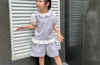 [🆕🇻🇳]  MONGU KIDS  thời trang thiết kế và phụ kiện trẻ em 🧑‍🧒❤️️👶⭐️ SET/Hoa bé ngoanBắt những ngày nắng sớm trong veo , tiểu thư nhỏ lon ton đến trườngSản phẩm được may trên nền vải cotton thô , chất vải mềm mát đứ , shares-1✔️ , likes-14❤️️ , date-2024-08-03 22:23:09🇻🇳🇻🇳🇻🇳📰🆕