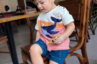 [🆕🇻🇳]  MONGU KIDS  thời trang thiết kế và phụ kiện trẻ em 🧑‍🧒❤️️👶⭐️ Nhiều mom hỏi mẹ Bill là hàng QC ạ
Dạ khum , hàng thiết kế thủ công mẹ nhen , shop nghe shop buồn á…
Cắt may thêu đắp từng chi tiết nhỏ ạ . Mỗi mẫu thiết , shares-2✔️ , likes-12❤️️ , date-2024-08-08 14:36:52🇻🇳🇻🇳🇻🇳📰🆕