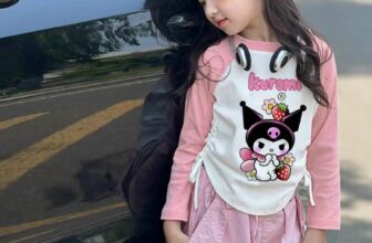 [🆕🇻🇳]  Tiệm cô Kul by Dinh Thuong luôn mang tới những sản phẩm chất lượng, đẹp mắt, theo trend 🧑‍🧒❤️️👶⭐️ Kuromi so hot!
Style Hàn đẹp quá đi. Áo thun hoạ tiết, quần túi hộp khoẻ khoắn. Thiết kế chun eo điệu đà, xinh xắn dễ dàng điều chỉnh theo vòng eo. Tông  , shares-0✔️ , likes-2❤️️ , date-2024-08-17 22:54:14🇻🇳🇻🇳🇻🇳📰🆕