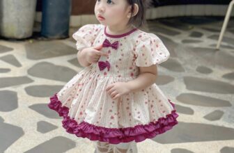 [🆕🇻🇳]  BB design – Chuyên đồ thiết kế dành cho mẹ và công chúa nhỏ 🧑‍🧒❤️️👶⭐️ Màu tím cẩm lạ mắt xinh quá luôn ạ. Form bồng xoè nhà e tự tin bá.nnn luôn ạ
Hoa Hồng Tím:  #270kChất liệu: thô cotton
Set gồm: váy + chip(sz4,5,6 quần)
, shares-1✔️ , likes-22❤️️ , date-2024-08-18 19:02:58🇻🇳🇻🇳🇻🇳📰🆕