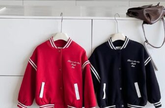 [🆕🇻🇳] PUN KIDS – 🌈Pun Kids chuyên order hàng cao cấp quần áo phụ kiện 🧑‍🧒❤️️👶⭐️ Áo Khoác Bomber siêu ưng cho bé
2 màu ; đỏ – xanh đen
Size : 90-160
Zá : #300k PUN KIDS – Quần Áo xinh cho bé
Hotline (sỉ):  0707.788.415
Shopee:
, shares-0✔️ , likes-1❤️️ , date-2024-08-19 14:44:16🇻🇳🇻🇳🇻🇳📰🆕