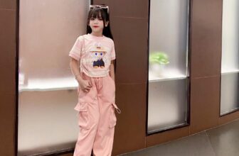 [🆕🇻🇳] Cherry Kids – Thời trang mẹ và bé 🧑‍🧒❤️️👶⭐️ Có Siu Phẩm Là Up Lun Labubu Phiên Bản Màu Hồng Cưng Xỉu Đảm Bảo Siu Hot Hit
Set áo kẻ hồng + quần kaki túi hộp cá tính xinh xỉu cho Bé
size ( 17kg – 44k , shares-0✔️ , likes-6❤️️ , date-2024-08-22 22:16:20🇻🇳🇻🇳🇻🇳📰🆕