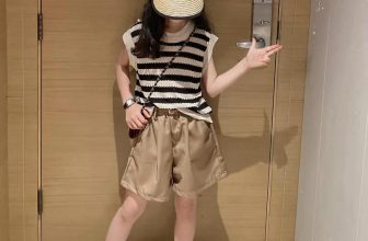 [🆕🇻🇳]  Mây Mây Kids – Cửa hàng quần áo 🧑‍🧒❤️️👶⭐️ Set áo gile sát nách len + qần sooc, lạnh thì mặc phốii áo cộc bên trong là xinhh lắmm nha,lennn tăm gânnn ảnh em chụp cam thường rõ chất đó ạSẵnnn full  , shares-0✔️ , likes-6❤️️ , date-2024-08-22 20:02:48🇻🇳🇻🇳🇻🇳📰🆕