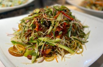 [🆕🇻🇳] Cô Ba Tasty 🍔 Top1Food 🍜 Bữa Cô Ba chỉ mn cách làm gỏi khô bò chuẩn nhà hàng 5 sao, mn làm được chưa đấy?
Đến nay vẫn chưa nhận được feedback nữa..  #Cobatasty #amthuc #monngon #k , shares-0✔️ , likes-5❤️️ , date-2024-08-21 19:30:08🇻🇳🇻🇳🇻🇳📰🆕