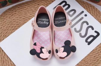 [🆕🇻🇳] Sukem House – Đồ trẻ em cao cấp – Chuyên sỉ, lẻ đồ trẻ em cao cấp 🧑‍🧒❤️️👶⭐️ Shop sẵn 2 đôi giày thơm Melissa hàng rep 1:1 new full box.
Bambi vàng 10us (16-16,5cm) và Mickey hồng 8us (14-14,5cm) giá yêu thương #2xx
, shares-0✔️ , likes-5❤️️ , date-2024-08-21 17:40:19🇻🇳🇻🇳🇻🇳📰🆕