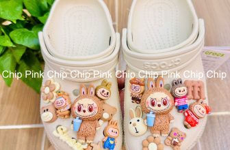 [🆕🇻🇳]  Chip Chip Pink-Chuyên sỉ và lẻ các loại “cờ rốc” và Jibbitz/ Sticker! 🧑‍🧒❤️️👶⭐️ 𝐿𝑎𝑙𝑎𝑏𝑢 𝐿𝑎𝑏𝑢𝑏𝑢 𝐵𝑢𝑏𝑢𝑙𝑎 𝐵𝑢𝑙𝑎𝑙𝑎Chip hào hứng quá nên hơi xàm mọi người thông cảm, nhưng charm nhà Chip thì chất lượng không xàm như Chip , bên ngoài xuất sắ , shares-0✔️ , likes-5❤️️ , date-2024-08-24 12:11:51🇻🇳🇻🇳🇻🇳📰🆕