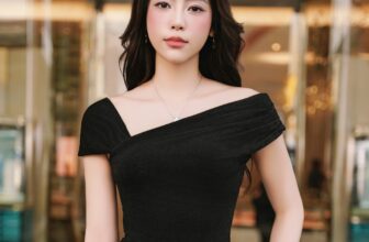 [🆕🇻🇳] CEVONNI 👕 Top1Fashion 👗  𝟏𝟎% 𝐎𝐅𝐅 | 𝐀𝐦𝐞𝐥𝐥𝐢 𝐓𝐨𝐩Mẫu áo thun hot hit của CEVONNI với biến tấu cổ lệch và tay nhún Amelli Top cũng được giảm 10% cho cả 2 gam màu đen và trắng! Với màu , shares-0✔️ , likes-14❤️️ , date-2024-08-30 01:00:31🇻🇳🇻🇳🇻🇳📰🆕