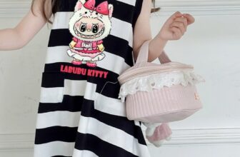 [🆕🇻🇳] Trang Adora – Tổng kho sỉ/buôn thời trang trẻ em XK 🧑‍🧒❤️️👶⭐️  1chiếc đầm ấn tượng – cực kỳ cá tính cho cô nàng mê LABUBU KITTY đây ạ
Cái màu đẹp sang chảnh – đẹp cuốn hút thật sự, hợp với hình in Labubu quáShopee:  , shares-0✔️ , likes-0❤️️ , date-2024-08-25 15:00:23🇻🇳🇻🇳🇻🇳📰🆕