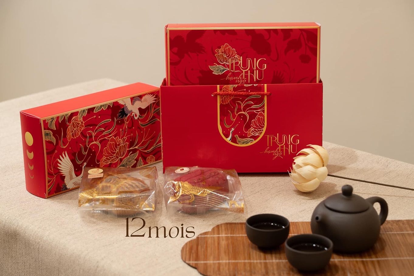 [☕️🇻🇳] 12 mois pâtisserie  🥤 Top1Coffee ☕️ Sắc đỏ rực rỡ  Tràn ngập không khí Trung Thu.

Hộp 2 bánh kèm hộp chỉ từ 160,000đ
Màu đỏ rực rỡ phù hợp tặng nvcb, trường học..  , shares-0✔️ , likes-0❤️️ , date-2024-08-27 15:26:59🇻🇳🇻🇳🇻🇳📰🆕