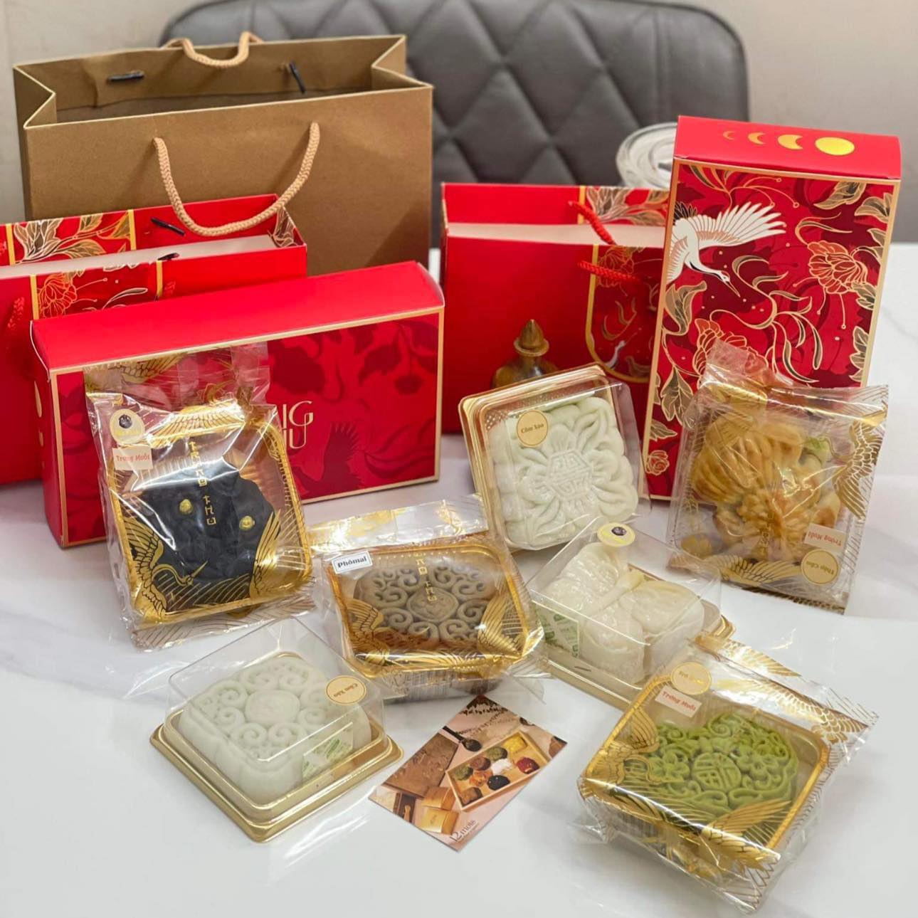 [☕️🇻🇳] 12 mois pâtisserie  🥤 Top1Coffee ☕️ Sắc đỏ rực rỡ  Tràn ngập không khí Trung Thu.

Set 2 bánh kèm hộp chỉ từ 160,000đ
Màu đỏ rực rỡ phù hợp tặng nvcb, trường học..  , shares-0✔️ , likes-0❤️️ , date-2024-08-27 15:24:34🇻🇳🇻🇳🇻🇳📰🆕