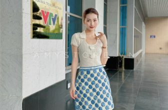 [🆕🇻🇳] Amy Store – nhãn hiệu thời trang thiết kế cao cấp, trẻ trung, hiện đại, nữ tính và thanh lịch 👕 Top1Fashion 👗  Kỹ thuật 3D sắc sảo, khéo léo tôn lên làn da, đặc biệt là vùng cổ mê hoặc tạo nên một vẻ đẹp tinh tế, nhẹ nhàng nhưng cao quý một cách ấn tượng. Và khi nàn , shares-1✔️ , likes-470❤️️ , date-2024-09-02 14:00:59🇻🇳🇻🇳🇻🇳📰🆕