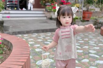 [🆕🇻🇳]  Suri baby kids – Thời trang cho bé thiết kế, hàng QC Cao Cấp 😎❤️️⭐️ Trung thu Mẹ đã sắm đồ cho bé chưa??
Đơn giản mà xinh lắm hoạ tiết hoa sen dễ mặc lắm nha
Đủ size 8-35kg nha
Nhận hàng được kt thoải mái ưng mới than , shares-0✔️ , likes-14❤️️ , date-2024-08-28 20:25:29🇻🇳🇻🇳🇻🇳📰🆕