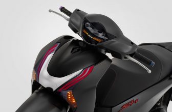 [🆕🇻🇳] ZHI.PAT – Trở thành Thương hiệu số 1 trong ngành sản xuất phụ tùng xe máy tại Việt Nam 🚗 Top1Go 🏍️  Đường nét tinh tế & mạnh mẽ, phiên bản Sportline tạo ra một ấn tượng khó quên ngay từ cái nhìn đầu tiên.
—
Đã có sẵn trên xe Honda SH Việt Nam 2014 , shares-0✔️ , likes-101❤️️ , date-2024-08-27 23:01:42🇻🇳🇻🇳🇻🇳📰🆕