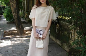 [🆕🇻🇳] 𝐋𝐀 𝐒𝐓𝐔𝐃𝐈𝐎𝐒 👕 Top1Fashion 👗  Dịu dàng dạo phố mùa thu với 𝐀𝐮𝐫𝐚 𝐬𝐞𝐭   Chất liệu: áo được làm từ vải tơ mỏng, tạo vẻ dịu dàng, thướt tha cho người mặc; váy hai dây chất cotton tencel que , shares-1✔️ , likes-28❤️️ , date-2024-09-03 15:00:13🇻🇳🇻🇳🇻🇳📰🆕