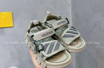 [🆕🇻🇳]  CHUNKids.vn – (Chun Kids )-Cửa hàng quần áo sơ sinh & trẻ em 🧑‍🧒❤️️👶⭐️  Sập giá sandal sịn sò cho các con vào năm học mới ạ
Size giá ghim từng ảnh luôn nha các Mom
, shares-4✔️ , likes-81❤️️ , date-2024-09-04 18:07:25🇻🇳🇻🇳🇻🇳📰🆕