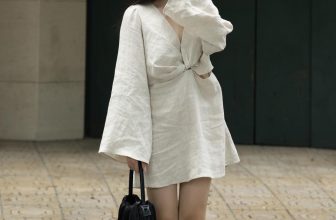 [🆕🇻🇳] OnmeLocal – 𝐒𝐨𝐦𝐞𝐭𝐡𝐢𝐧𝐠 𝐀𝐛𝐨𝐮𝐭 𝐋𝐢𝐧𝐞𝐧 𝐁𝐲 𝐎𝐍𝐌𝐄 – 𝐃𝐞𝐬𝐢𝐠𝐧 𝐈𝐧 𝐁𝐢𝐧𝐡 𝐃𝐮𝐨𝐧𝐠,𝐕𝐢𝐞𝐭𝐧𝐚𝐦 👕 Top1Fashion 👗  Trở lại với form babydoll thoải mái, ONME chọn cho Tazanny một thiết kế cổ V để tôn lên sự mảnh mai của đôi vai. Màu muối tiêu như hoà lẫn trong cát, một c , shares-2✔️ , likes-27❤️️ , date-2024-08-31 01:20:17🇻🇳🇻🇳🇻🇳📰🆕