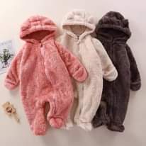 [🆕🇻🇳] TinTin Shop – Chuyên sỉ – lẻ quần áo trẻ em xuất dư – Hàng hiệu – Hàng Quảng Châu Cao cấp 🧑‍🧒❤️️👶⭐️ MOM NÀO DỰ SINH THÁNG 11 hoặc muốn sắm body ủ trước tham khảo em này nhé.
Hàng Quảng Châu em mới về thôi ạ.
BODY LÔNG CỪU SAN HÔ liền bao tay, bao chân. , shares-0✔️ , likes-0❤️️ , date-🇻🇳🇻🇳🇻🇳📰🆕