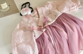 [🆕🇻🇳] P’ti Chou – Thời trang thiết kế dành cho trẻ em 😎❤️️⭐️  𝐉𝐚𝐧𝐠𝐦𝐢 𝐇𝐚𝐧𝐛𝐨𝐤
Đốn tim từ cái nhìn đầu tiên với những bông hoa hồng trải dài thân áo
Phần thân và chân váy đều có lót để bé mặc dễ chịu ba mẹ nhé, cực k , shares-0✔️ , likes-9❤️️ , date-2024-08-29 19:41:48🇻🇳🇻🇳🇻🇳📰🆕