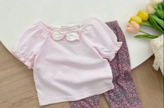 [🆕🇻🇳]  MiniumBaby – thương hiệu thời trang thiết kế chất lượng cao dành cho trẻ em 🧑‍🧒❤️️👶⭐️ 𝐗𝐈𝐍𝐇-Đ𝐈𝐄̣̂𝐔-𝐍𝐔̛̃ 𝐓𝐈́𝐍𝐇 ||  Áo cộc tay cổ vuông đính nơ kết hợp với quần lửng điệu đà, mang lại vẻ dễ thương và phong cách cho bé gái. Chất liệu cotton co g , shares-1✔️ , likes-16❤️️ , date-2024-09-02 14:30:03🇻🇳🇻🇳🇻🇳📰🆕