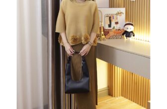 [🆕🇻🇳] 55kg.Linh – Quần áo ( Thương hiệu ) 👕 Top1Fashion 👗  Chiếc áo form rộng rãi mát mẻ với  những gam màu thật nổi bật, với những cánh hoa xinh đính lên vạt áo là điểm nhấn cho toàn bộ form dáng này
-—————————— , shares-0✔️ , likes-11❤️️ , date-2024-09-02 14:18:13🇻🇳🇻🇳🇻🇳📰🆕