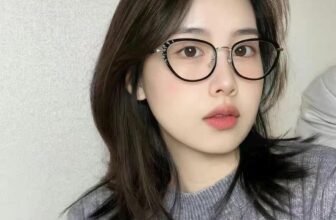 [🆕🇻🇳] Shop mẹ bé Hồng Ánh authenic 😎❤️️⭐️ Cầm chiếc kính trên tay khum nghĩ nó chỉ có #1xx luôn mng uiii. Đẹp long lanh xuất sắc, from kính hot trend siêu nịnh mặt, ôm form, chắc chắn đẹp lắm.
Ma , shares-1✔️ , likes-9❤️️ , date-2024-09-03 13:46:35🇻🇳🇻🇳🇻🇳📰🆕