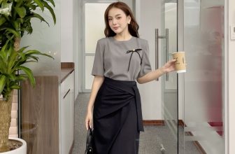 [🆕🇻🇳] Thời Trang Thiết Kế – Kate By Linh Nguyen👕 Top1Fashion 👗  𝐎𝐮𝐫 𝐛𝐞𝐥𝐨𝐯𝐞𝐝 𝐰𝐞𝐚𝐫 𝐉𝐨𝐥𝐢𝐞 𝐓𝐨𝐩 & 𝐃𝐚𝐫𝐤 𝐒𝐤𝐢𝐫𝐭
Trở lại công việc sau thời gian nghỉ lễ, cô nàng của KATE đã lựa chọn áo Jolie và chân váy Dark hot trend mang đậm  , shares-26✔️ , likes-201❤️️ , date-2024-09-04 02:00:27🇻🇳🇻🇳🇻🇳📰🆕