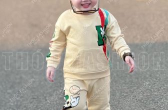 [🆕🇻🇳]  Thóc Fashion – Hàng VNXK thiết kế – REP 1:1 các hãng cho bé trai 🧑‍🧒❤️️👶⭐️ Mẫu nhà chụp ảnh rất ít khi cười…cứ mẹ chụp ảnh là mặt diễn lạnh lùng boy, xuống máy là xả vai lại toe toét  Boy các mẹ chụp ảnh có vậy khum?
———
Bộ nà , shares-0✔️ , likes-28❤️️ , date-2024-09-03 15:43:18🇻🇳🇻🇳🇻🇳📰🆕