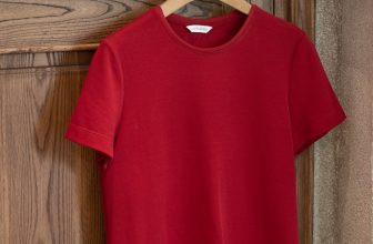 [🆕🇻🇳] 𝐋𝐀 𝐒𝐓𝐔𝐃𝐈𝐎𝐒 👕 Top1Fashion 👗  𝐄𝐥𝐥𝐚 𝐓-𝐬𝐡𝐢𝐫𝐭 𝐩𝐡𝐢𝐞̂𝐧 𝐛𝐚̉𝐧 Đ𝐨̉ đ𝐨̂Áo thun dáng 𝐫𝐞𝐠𝐮𝐥𝐚𝐫 𝐟𝐢𝐭 với viền cổ bo nhỏ, tạo đường nét mềm mại, nữ tính.Áo được làm từ chất liệu 𝐂𝐨𝐭𝐭𝐨𝐧 𝐌𝐞𝐫𝐜𝐞𝐫𝐢 , shares-4✔️ , likes-54❤️️ , date-2024-09-04 15:00:17🇻🇳🇻🇳🇻🇳📰🆕