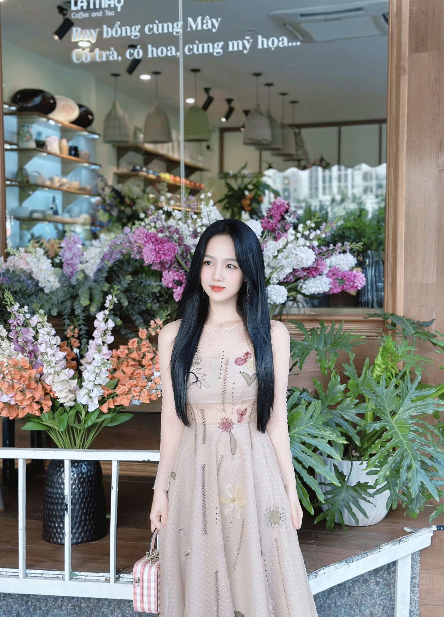 [🆕🇻🇳] The MAVEN – Fashion Brand 👕 Top1Fashion 👗  Cô nàng thân yêu của MAVEN diện thiết kế Santorina Beige Dress với dáng vẻ lộng lẫy, vẫn lưu giữ nét lãng mạn, thơ mộng đặc trưng của MAVEN trong từng chi  , shares-3✔️ , likes-69❤️️ , date-2024-09-04 20:00:31🇻🇳🇻🇳🇻🇳📰🆕