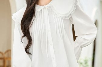 [🆕🇻🇳] VIVIKA ra đời năm 2021 bởi Founder cùng đội ngũ thiết kế trẻ năng động với triết lý: SHINE YOUR WAY 👕 Top1Fashion 👗  𝗠𝗼𝗼𝗱 𝗳𝗼𝗿 𝗔𝘂𝘁𝘂𝗺𝗻
Lina Top với thiết kế cổ thuỷ thủ viền bèo mềm mại kết hợp cùng chân váy Amee Skirt  tô điểm thêm vẻ đẹp tinh khôi của nàng để mùa thu trở , shares-1✔️ , likes-16❤️️ , date-2024-09-05 13:30:08🇻🇳🇻🇳🇻🇳📰🆕