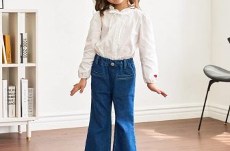 [🆕🇻🇳]  Tiệm cô Kul by Dinh Thuong luôn mang tới những sản phẩm chất lượng, đẹp mắt, theo trend 🧑‍🧒❤️️👶⭐️ [HÀNG MỚI VỀ]
Thêm 1 mẫu quần đến trường cực xinh cho các mẹ hụt mẫu thêu hoa nha. Hàng bebezoo xuất Hàn dư xịn. Dáng ống loe vừa phải cực style. Cạp chun , shares-0✔️ , likes-0❤️️ , date-2024-09-04 07:29:18🇻🇳🇻🇳🇻🇳📰🆕