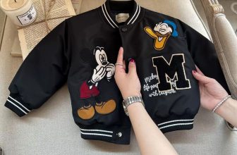 [🆕🇻🇳]  𝐀𝐥𝐯𝐢𝐧 & 𝐁𝐫𝐨𝐭𝐡𝐞𝐫 – 𝘒𝘪𝘥𝘴 𝘈𝘶𝘵𝘩𝘦𝘯𝘵𝘪𝘤 – Quần áo trẻ em nhập khẩu từ Mỹ 😎❤️️⭐️ 𝐆𝐎𝐌_𝐃𝐄𝐀𝐋_𝟐𝟗𝟗𝐤 𝐛𝐚 𝐦𝐞̣ 𝐨̛𝐢𝐢𝐢𝐢Một chiếc bomber siêu đẹp nhà Alvin gom deal chỉ 299k – 20 chiếc đầu tiên ạ.
Chất dày dặn cực đẹppp, mời ba mẹ lên đơn ngay th , shares-23✔️ , likes-249❤️️ , date-2024-09-05 13:30:03🇻🇳🇻🇳🇻🇳📰🆕