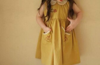 [🆕🇻🇳]  Minsu Kids 😎❤️️⭐️ Xả #130k Váy vàng cổ sen siêu xinh  Nhìn là yêu ngay đây ak  Em váy sát nách cổ sen bé diện đi chơi đi học hè quá xinh! Chất vải thô cotton mềm  mát, lên f , shares-0✔️ , likes-1❤️️ , date-2024-09-04 21:41:33🇻🇳🇻🇳🇻🇳📰🆕