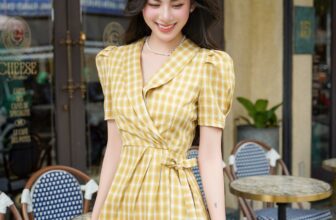 [🆕🇻🇳] CEVONNI 👕 Top1Fashion 👗  𝐍𝐄𝐖! 𝐆𝐈𝐍𝐆𝐇𝐀𝐌 𝐖𝐑𝐀𝐏 𝐃𝐑𝐄𝐒𝐒Thiết kế đầm liền wrap dress vạt chéo kinh điển với đường nhấn thắt eo vô cùng tôn dáng! Đặc biệt, hoạ tiết gingham và sắc vàng cò , shares-1✔️ , likes-18❤️️ , date-2024-09-04 01:00:26🇻🇳🇻🇳🇻🇳📰🆕