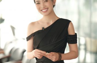 [🆕🇻🇳] DeNio – Phá bỏ lối mòn cũ của thời trang Việt 👕 Top1Fashion 👗  #WearDeNio
Bauhinia Pleated Shoulder Pencil dress(DN0578)
Price: 2.190.000đ
_______
𝐃𝐄𝐍𝐈𝐎
Hours: 9:00 – 22:00
Hotline: (+84) 915935838
Website: www.denio. , shares-1✔️ , likes-42❤️️ , date-2024-09-03 01:05:28🇻🇳🇻🇳🇻🇳📰🆕