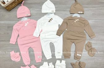 [🆕🇻🇳]  BABY BORN – Chuyên đồ sơ sinh cao cấp chính hãng Nous Bu Chaang Lapomme 🧑‍🧒❤️️👶⭐️ “Khủng long nhỏ xíu, tinh nghịch vẫy tay
Mỗi bước chân nhỏ, làm cả nhà say”
Bst khủng long mới của Anminaza e đủ size 0-9m ạ. Inbox e để được tư vấn và , shares-0✔️ , likes-4❤️️ , date-2024-09-04 20:19:11🇻🇳🇻🇳🇻🇳📰🆕