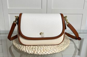 [🆕🇻🇳] Wellcome to CHIC HOUSE by CHIC VNXK 👕 Top1Fashion 👗  Dư Xịn mẫu đẹp lên kệ
C LEGACY shoulder bag
Đủ tiêu chí sang xịn tiện dụng, 2 dây đeo. Chất da êm mịn, dày dặn
—  Size tầm: 26 x 18 x 7.5 cm
—  Ful , shares-0✔️ , likes-0❤️️ , date-2024-09-05 12:31:58🇻🇳🇻🇳🇻🇳📰🆕