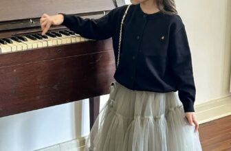 [🆕🇻🇳]  Babynista – Cung cấp quần áo trẻ em xuất khẩu, Cambodia,Thailan, Nhật.. 🧑‍🧒❤️️👶⭐️ Cardigan về xuất sắc quá mn ơi !!!Chất thun len vừa tay ko dày ko mỏng rất đẹp, mặc SG ok ạEm này cực dễ mix đồ, mà xinh lắm luôn4 màu như hình : đen , shares-0✔️ , likes-8❤️️ , date-2024-09-04 00:56:54🇻🇳🇻🇳🇻🇳📰🆕