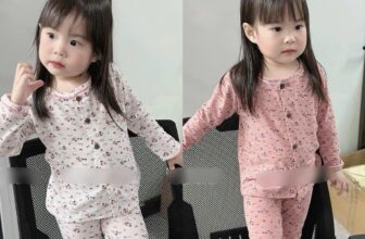 [🆕🇻🇳] Emikids – thời trang trẻ em xuất xịn – Sỉ lẻ thời trang trẻ em 🧑‍🧒❤️️👶⭐️ 160k/ bộ
Chất thun có co giãn ạ
Only Hồng / Trắng.
Form này mặc ôm nhẹ như Hàn các chị nha, tuy nhiên mặc ôm nhưng hề khó chịu ạ. Các mẹ thích lên dáng , shares-0✔️ , likes-0❤️️ , date-2024-09-04 18:25:18🇻🇳🇻🇳🇻🇳📰🆕
