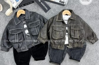 [🆕🇻🇳]  CHUNKids.vn – (Chun Kids )-Cửa hàng quần áo sơ sinh & trẻ em 🧑‍🧒❤️️👶⭐️ Khoác Da S.iêu C.ấp phiên bản nhí đã lên kệ nhà CHUN rồi ạ
Chất da sịn sò sờ mướt tay mà mẫu đẹp xuất sắc luôn nha
Fullsize 90->130(phom khoảng 13->28kg) , shares-15✔️ , likes-12K❤️️ , date-2024-09-05 00:33:00🇻🇳🇻🇳🇻🇳📰🆕