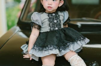 [🆕🇻🇳]  BB design – Chuyên đồ thiết kế dành cho mẹ và công chúa nhỏ 🧑‍🧒❤️️👶⭐️ Tone xám đen phối ren lạ mắt, cực sang luôn các mẹ ơi  Bé diện Halloween cũng hợp luôn ạ.
Xám Đen:  #260k – Cài: 60kChất liệu: thô
Set gồm: váy + chip(sz , shares-0✔️ , likes-8❤️️ , date-2024-09-03 15:02:15🇻🇳🇻🇳🇻🇳📰🆕