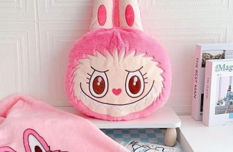 [🆕🇻🇳]  Bí Bo Shop – Cửa hàng quần áo sơ sinh & trẻ em 🧑‍🧒❤️️👶⭐️ Chăn gấu bông #labubu xinh lắm.
Ko dùng mẹ dồn chăn vào áo gối cho bé nha, làm tựa lưng, hay chưng bày sofa tiện lắm ạ.
Kích thước chăn: 110 * 120cm
, shares-0✔️ , likes-1❤️️ , date-2024-09-05 13:48:20🇻🇳🇻🇳🇻🇳📰🆕