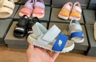 [🆕🇻🇳] Giang Kids- thời trang cao cấp cho bé 🧑‍🧒❤️️👶⭐️  DEAL HOTEm về mã sandan siêu HoT HiT  cho cả bé trai và bé gái.Toàn màu xinh iu bảo sao mãi không hết HOT. Siêu sịn sò chuẩn FULL box  như hìnhEm về 5 , shares-0✔️ , likes-0❤️️ , date-2024-09-04 19:58:54🇻🇳🇻🇳🇻🇳📰🆕